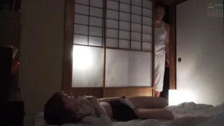 Bố Người chồng thiếu thốn lại bắt gặp vợ sắp cưới của con trai đang thủ dâm