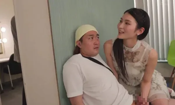 Cám dỗ quan hệ ở nơi công cộng của suzu honjou, ai có thể từ chối ?