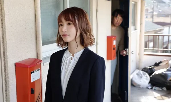 Gã nhà đối diện biến thái thường xuyên nghe tiếng rên của đôi Người vợ Chồng yêu trẻ cạnh bên