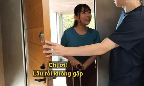 Cô vợ đi vắng thì chị cô vợ đến chơi rồi gạ cậu em rể tắm chung