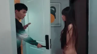 Cho người phụ nữ nhà bên trần chuồng ở nhờ vì bị người chồng đuổi ra khỏi nhà