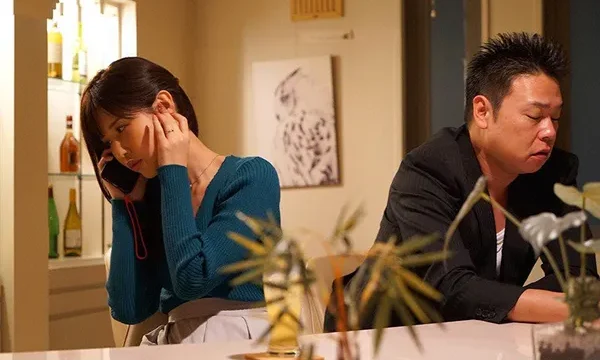 Ông xã yếu, Cô vợ tìm đến nhân tình củ