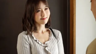 Người vợ về nhà bố má đẻ sau cuộc cãi nhau, Anh xã rủ cô bạn thân về nhà tâm sự…