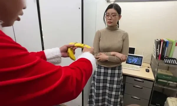 ông già noel có khả năng hoán đổi thân xác sau khi ăn quả chuối…