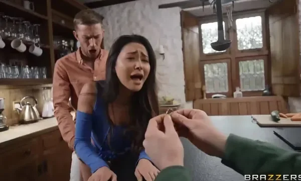 Lên đỉnh khi được người yêu cầu hôn, nhưng có gì đó sai sai