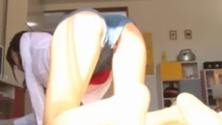 Ba em học sinh nữ dâm đãng và cậu thanh niên may mắn