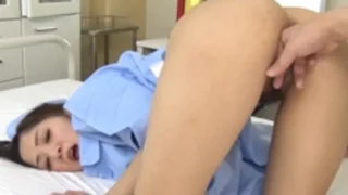 Bác sĩ nắc nữ hộ lý thực tập ngây thơ