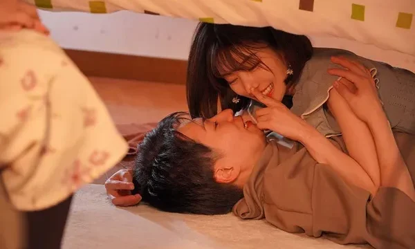 Bắt cá 2 tay vụng trộm với cô bạn thân của người tình ngay tại nhà