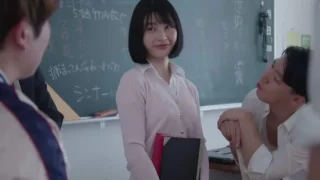 đám sinh viên cá biệt bỗng dưng ngoan khi cô giáo chuyển đến đứng lớp