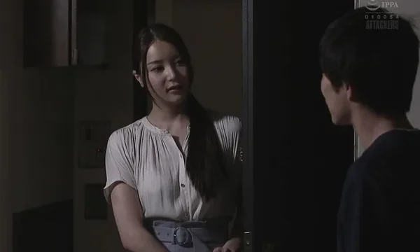 Gõ cửa phàn nàn vì tiếng rên như phim jav , nhưng đó lại là của cô hàng xóm