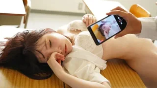 Yêu thầm cô giáo nhưng tỏ tình thất bại, cậu nam sinh trả thù cô bằng thuốc kích dục