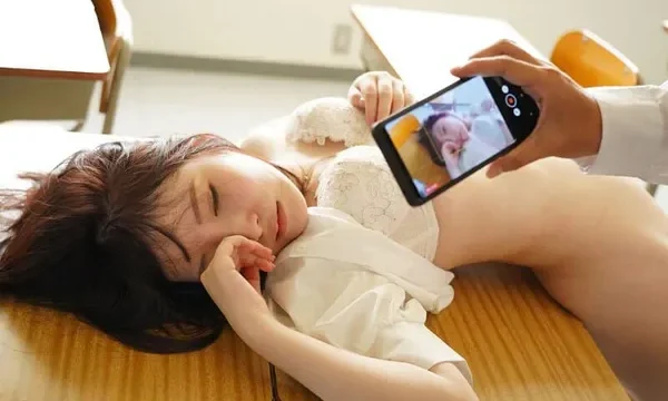 Yêu thầm cô giáo nhưng tỏ tình thất bại, cậu nam sinh trả thù cô bằng thuốc kích dục