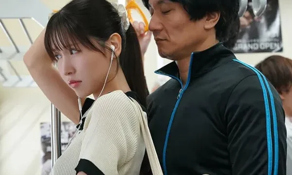 Bị thầy giáo cũ quấy rối tình dục trên tàu điện