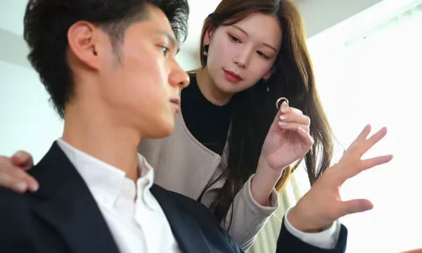 Bà xã đi đi chơi, ông xã ở nhà bị nhỏ em bà xã gạ làm tình không trượt phát nào