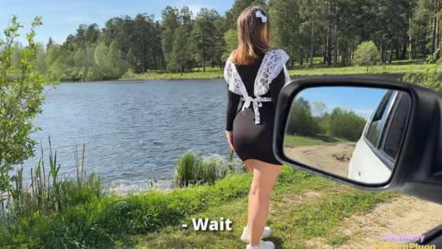 Bắt gặp em nữ sinh dễ thương đang đi dạo một mình ở Hồ Tuyền Lâm