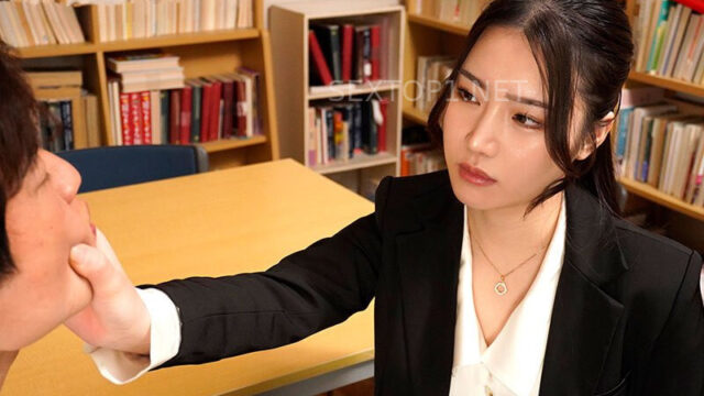 Cậu học trò bị cô giáo đùi trắng mông tròn vắt “đến giọt cuối cùng”