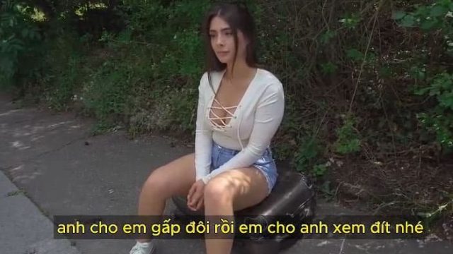 Anh zai tốt bụng giúp đỡ cô bé đang gặp khó khăn